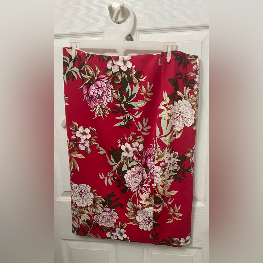 NY&Co Pink flower pencil skirt